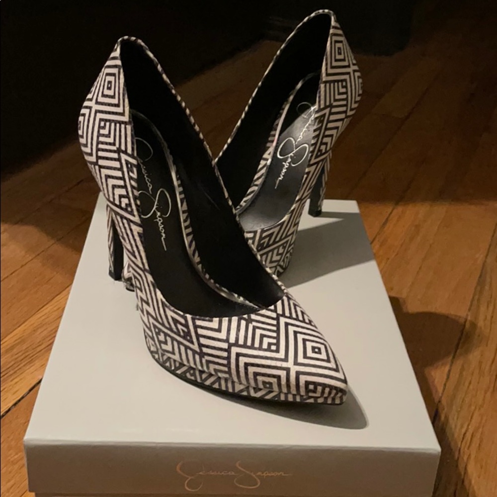 Jessica Simpson platform black/white heels